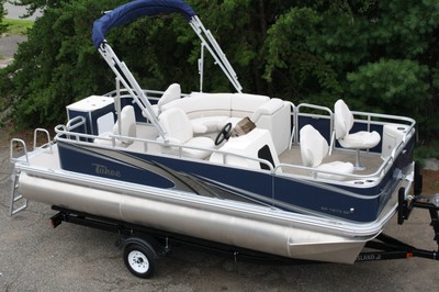 1875 ft Quad Fish with 25 hp and single bunk trailer.