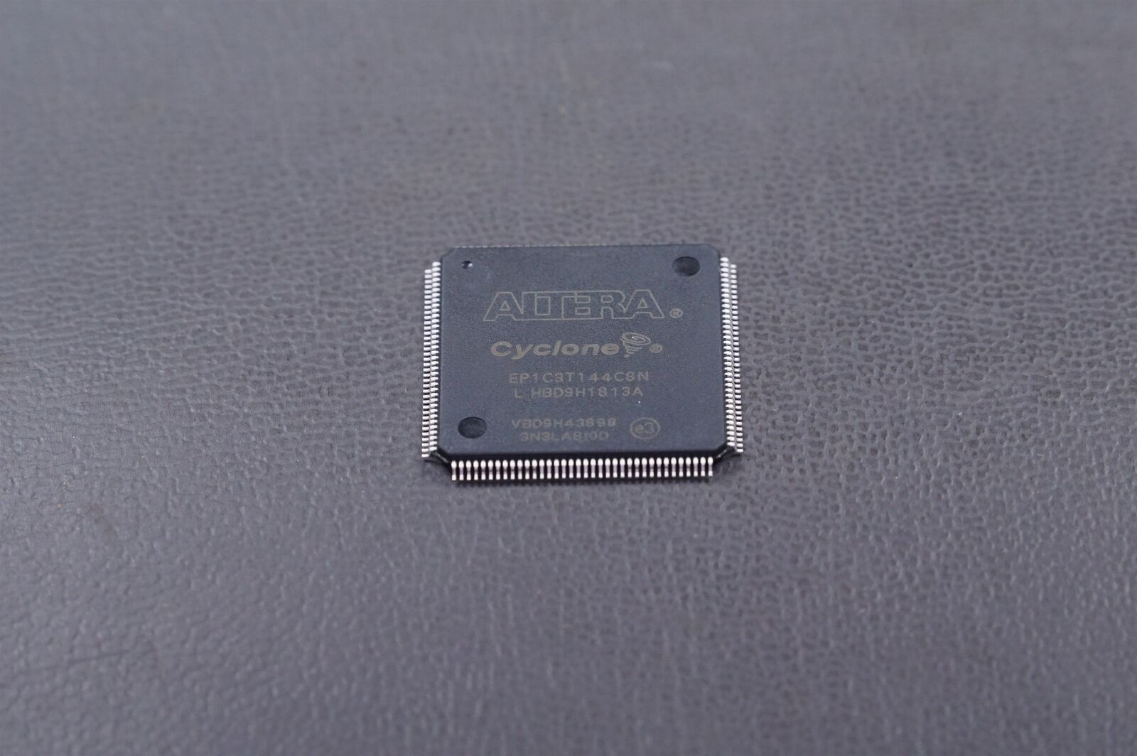 EP1C3T144C8N Altera Cyclone FPGA 2910 Cell 104 I/O 8 Speed EP1C3T144C8N Altera Cyclone FPGA 2910 Cell 104 I/O 8 Speed