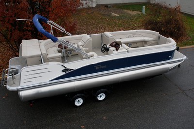Non current-25 ft Tahoe Cascade pontoon boat with 4 stroke 60 Mercury - high end