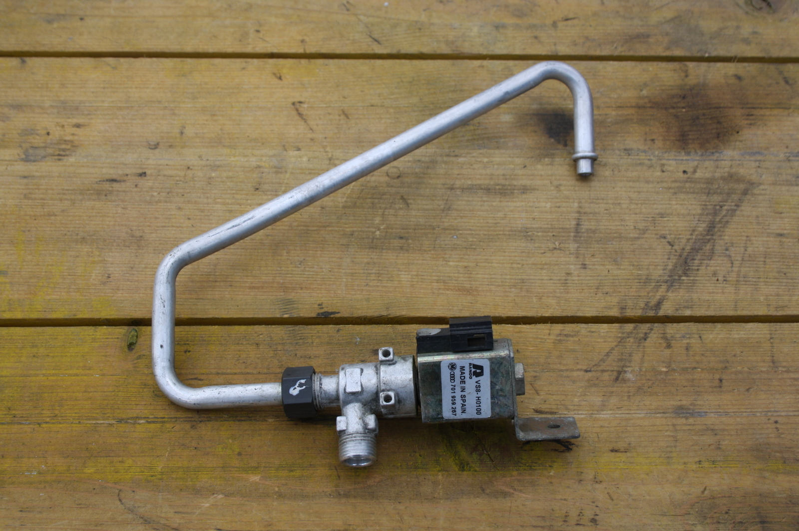 1x Orig. Magnetventil mit Kältemittelrohr 701959267 VW T4 2 