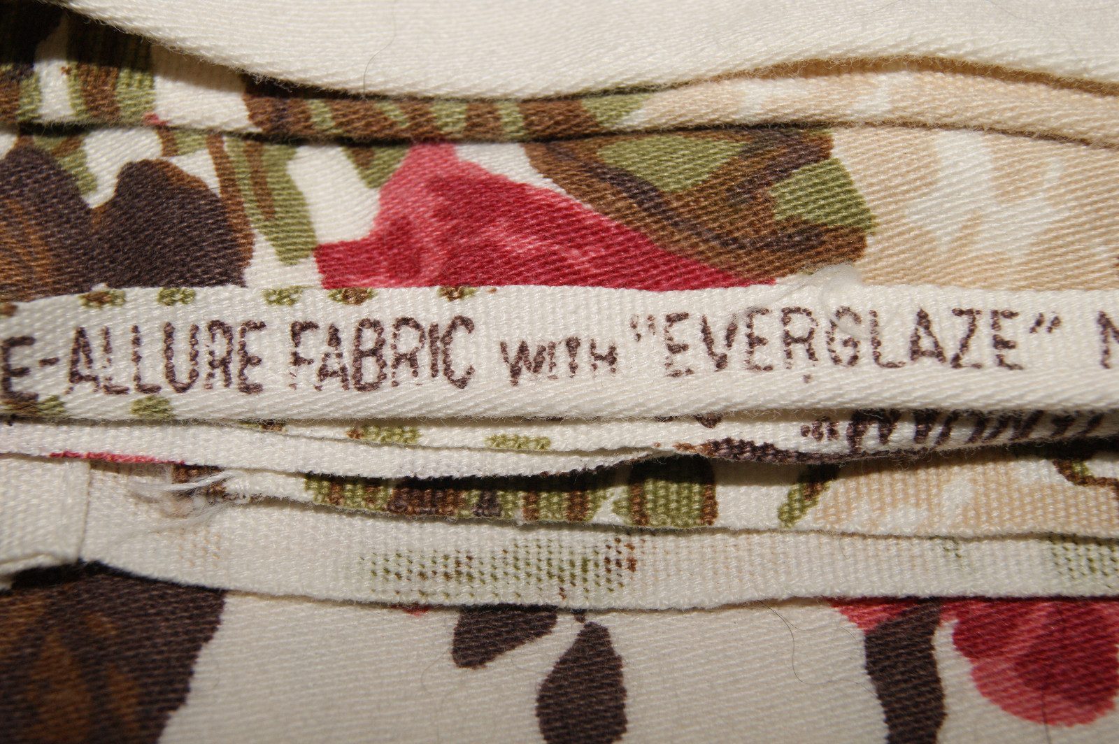 Beautiful Print Tablecloth - Floral Design - Cheltenham Fabric - 43 3/4