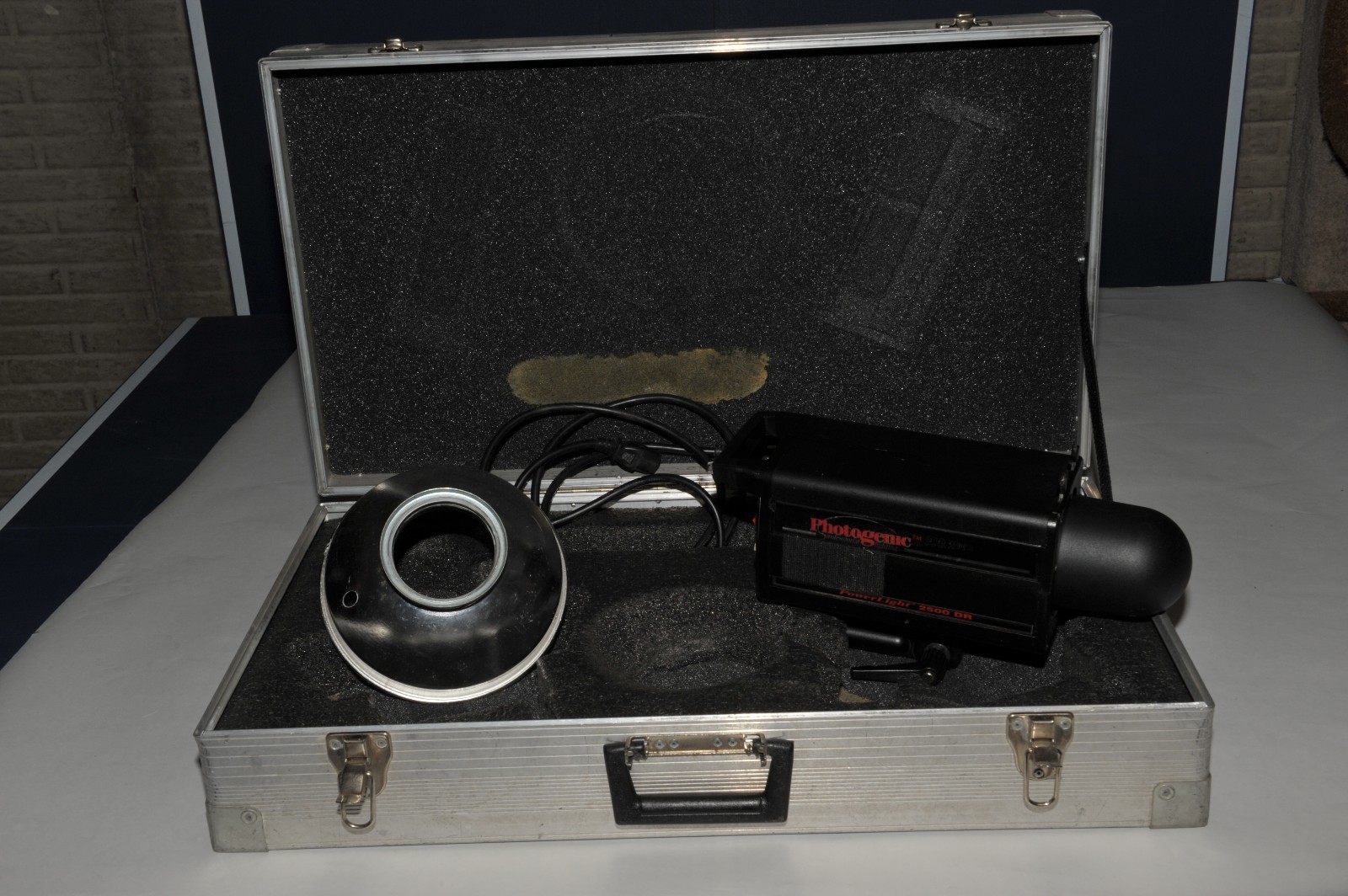 Photogenic 2500DR flash and Case