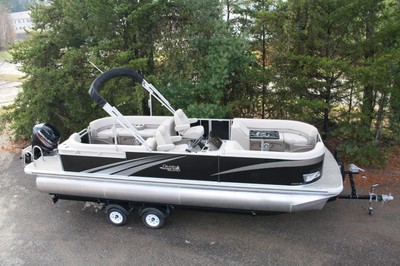 New 2685 Tmltz Cruise pontoon boat with 115 four stroke