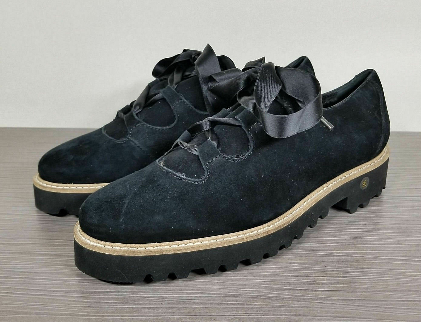 Ron White Daisy Onyx Oxford Shoe, Cashmere Suede, Womens Size 6 US / 36