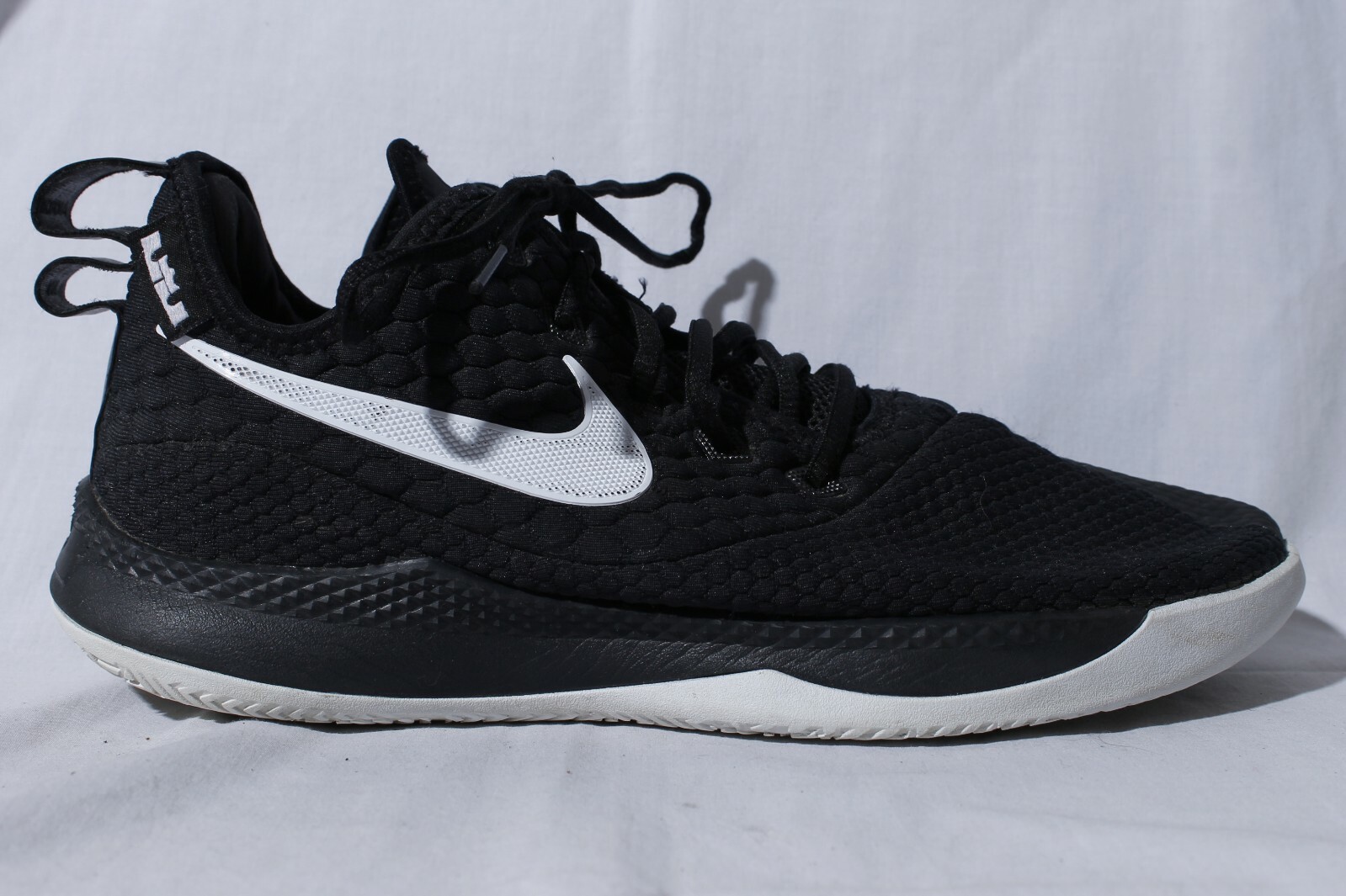 Nike LeBron Witness III Men's Black Basketball Shoes US 10