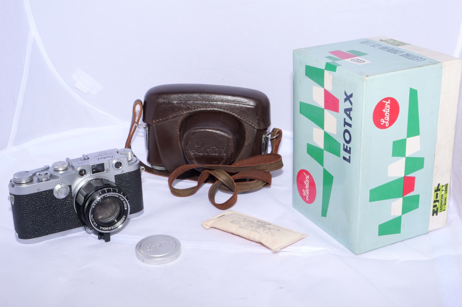 Leotax cameraと書かれています。 Leotax cameraと書かれています。