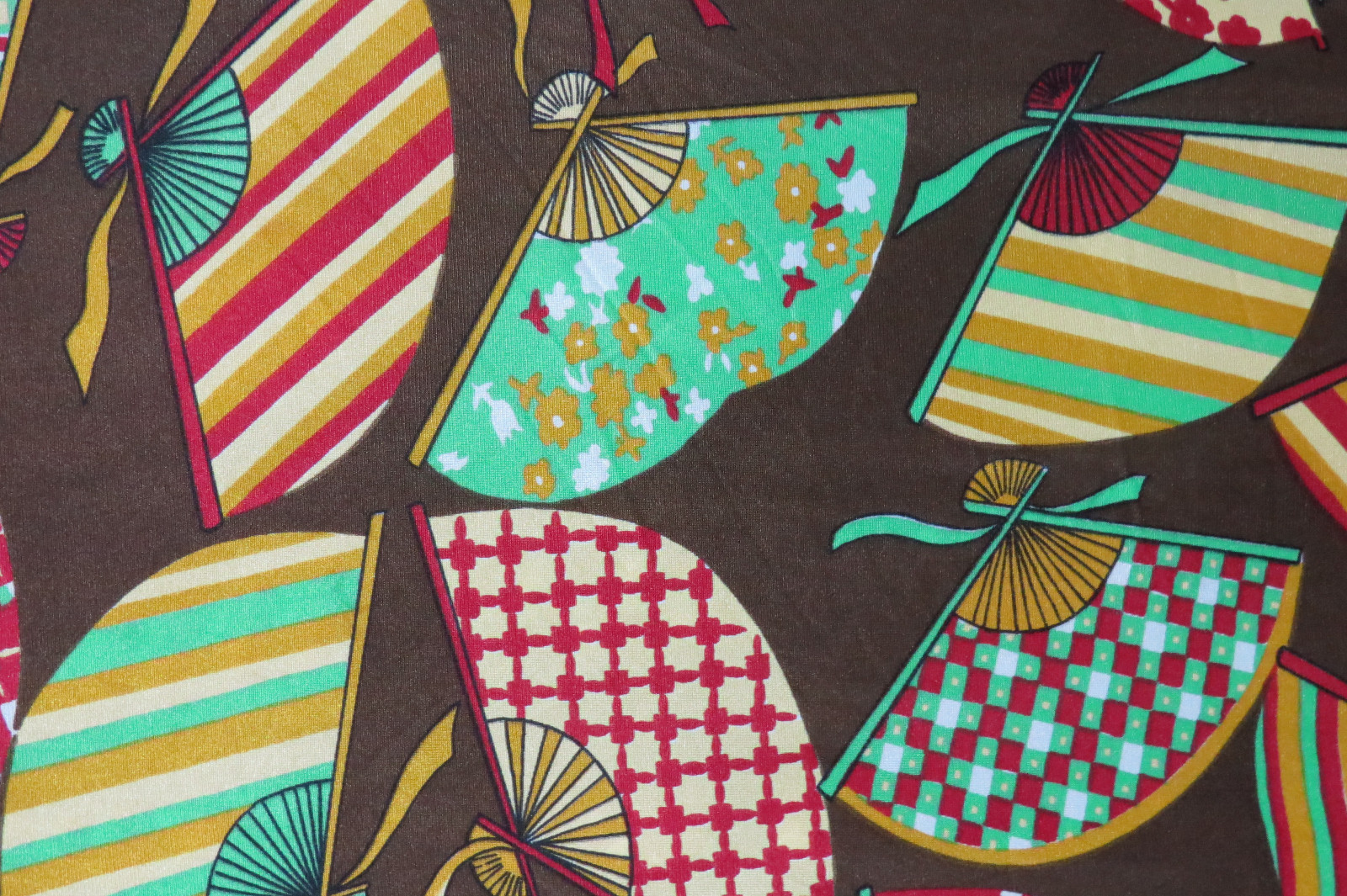 Colorful Vintage Fabric Brown with Hand Fan Design Oriental Asian Retro 6 Yards