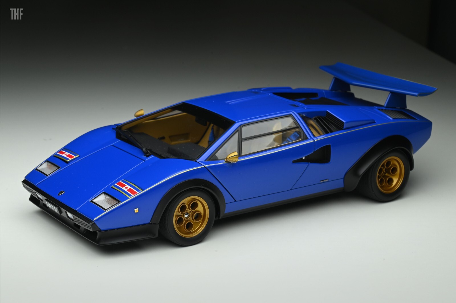 絶版オートアート1⁄18 ランボルギーニ カウンタックLP5000S(ケース付
