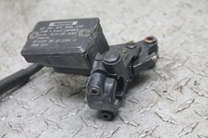 1989 88 89 90 Kawasaki Ninja ZX10 ZX1000B FRONT BRAKE MASTER