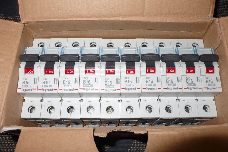 Legrand 403357 DisjoncteurÂ Unipolaire 16a Courbe B, 16amperes Tx3