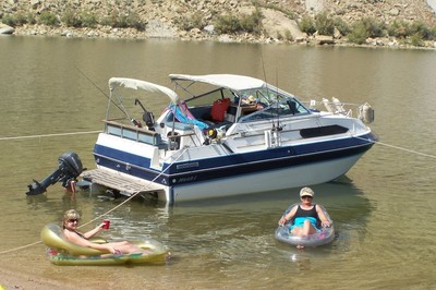 Mach1 cuddy cabin 21 1/2 foot blue and white boat