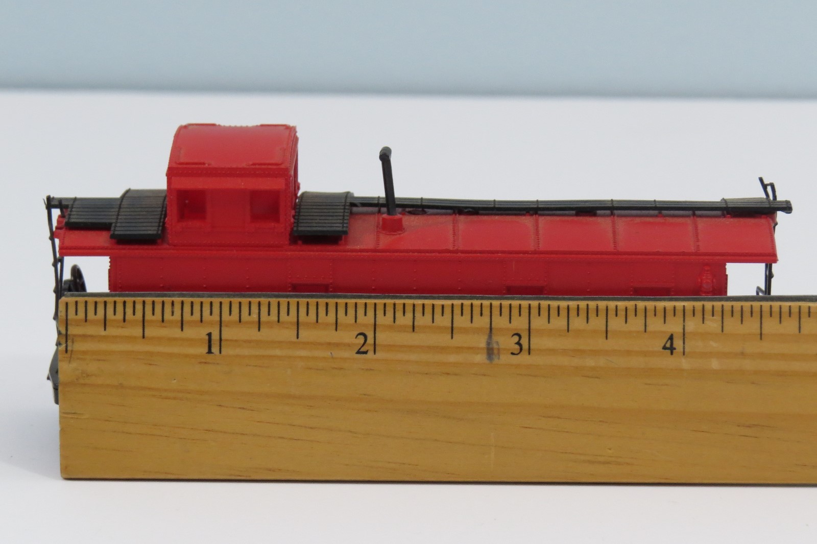 NICE ROCO  HO 35' Scale Unmarked Red Caboose # 540            R-113