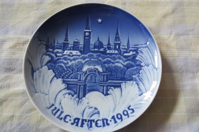 BING & GRONDAHL 1995 CHRISTMAS PLATE TOWERS OF COPENHAGEN  Mint
