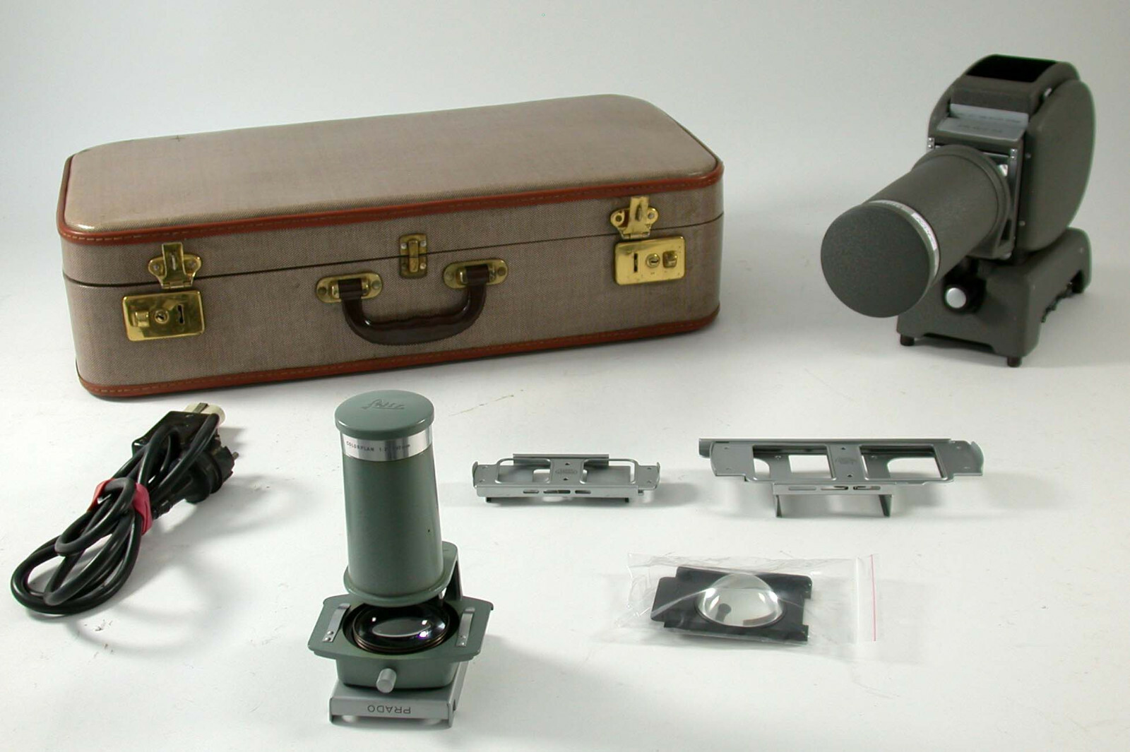 LEICA Prado 66 slide projector 6x6 24x36 classic Leitz lens 175 full