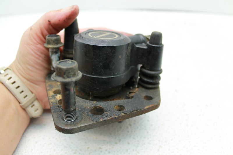 【 ぺーー 】 1984 KAWASAKI GPZ ZX1100 (#318) FRONT LEFT BRAKE CALIPER LH