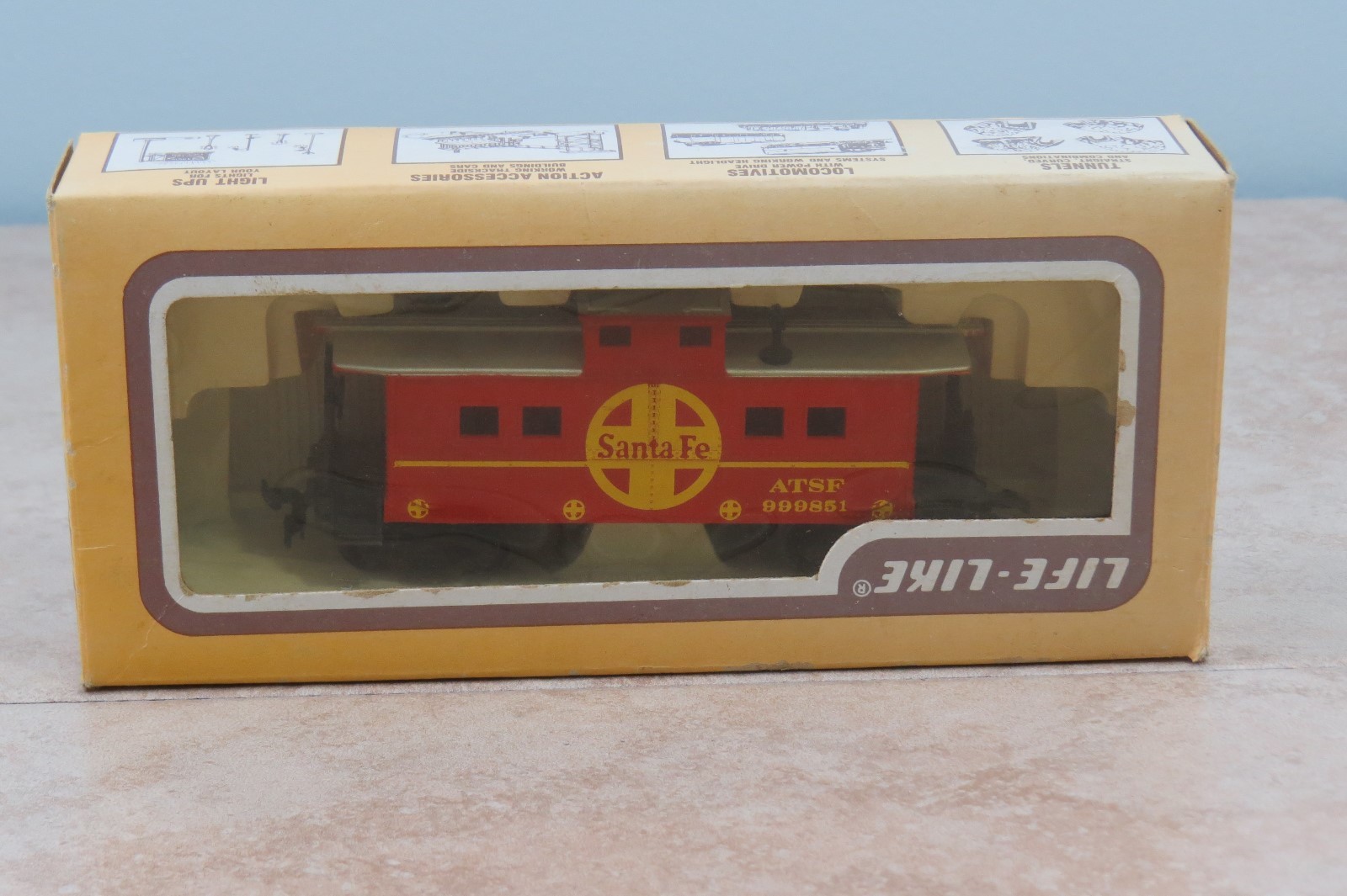 NICE Life-Like 40' HO Scale ATSF 999851 Red Caboose                  AA-19-158