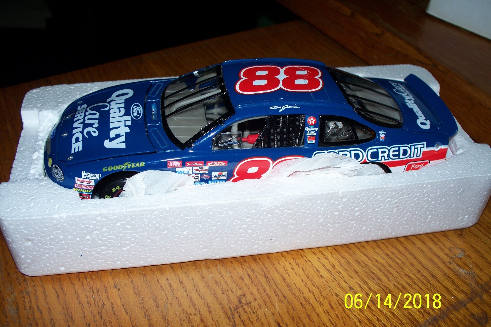 DALE JARRETT 1:24TH SCALE DIE CAST CAR ACTION PLATINUM SERIES Ford Quality Care