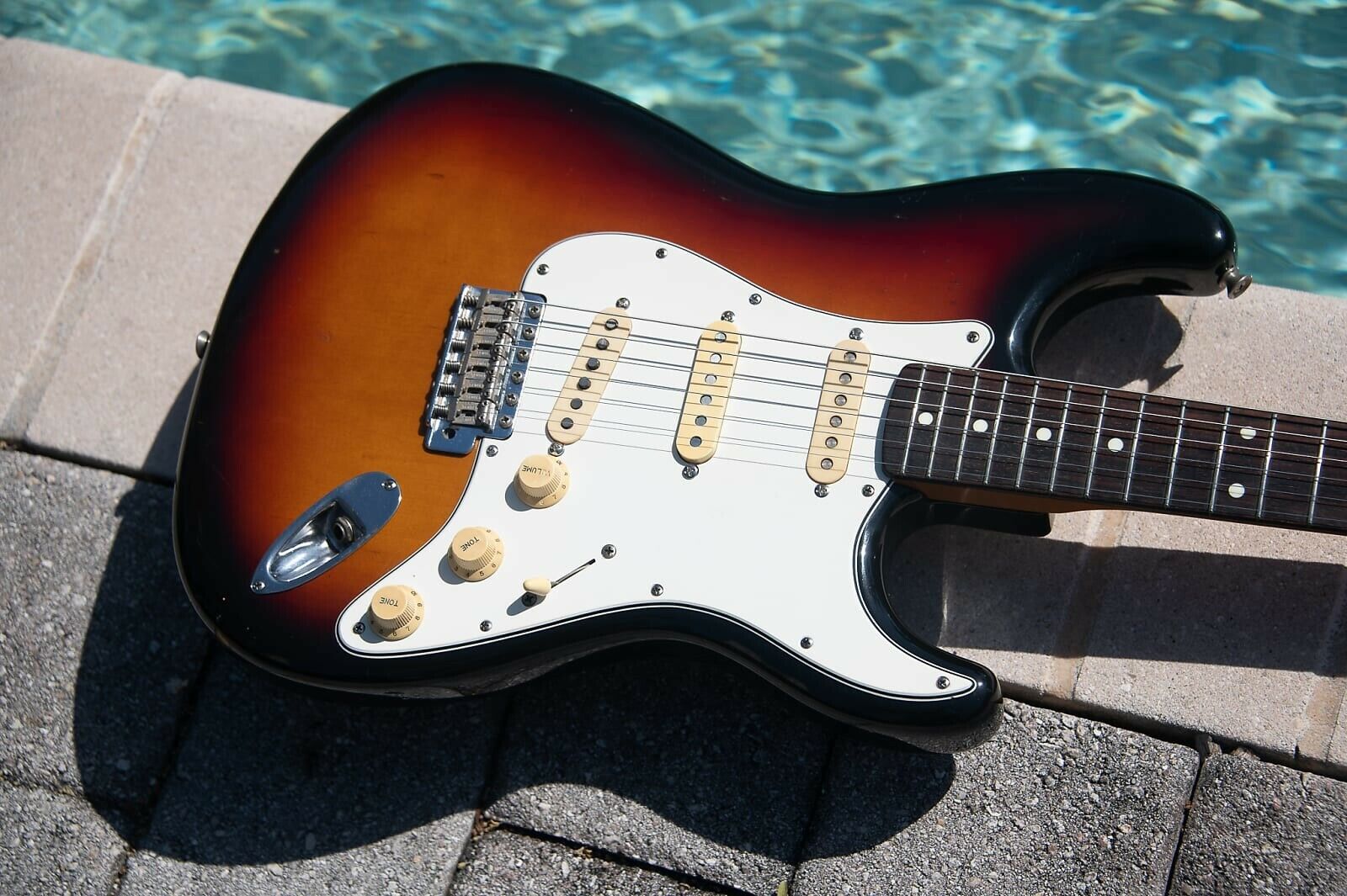 1986 Squier By Fender E Serial Stratocaster - Sunburst -Made 1986 Squier By Fender E Serial Stratocaster - Sunburst -Made