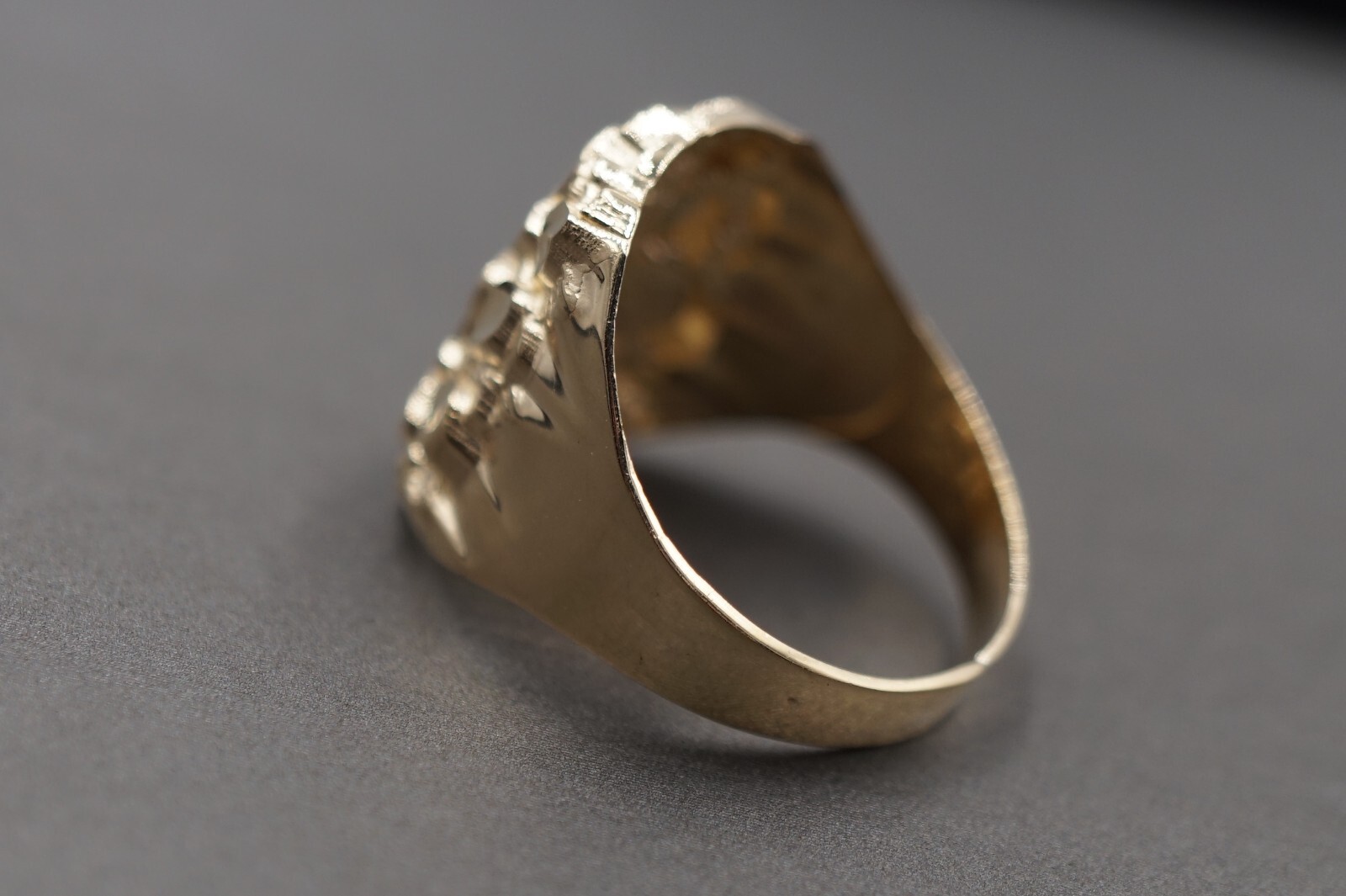 10K Solid Yellow Gold 20.1MM Diamond Cut Dome Nugget Band Ring. Size 11