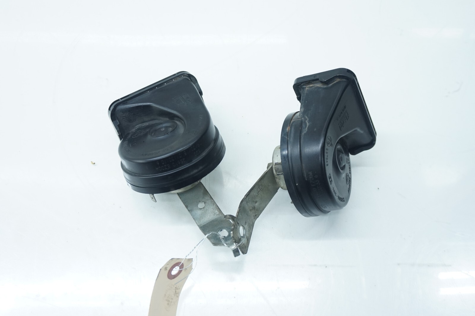 パーツ SUSTINA 2016-2019 Nissan Titan XD OEM Front Low & High Tone Horn Set