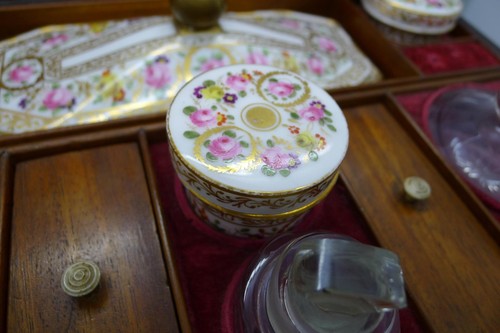 Rare c.1810 English Painted Chelsea Roses Mahogany Desk Set Box Porcelain