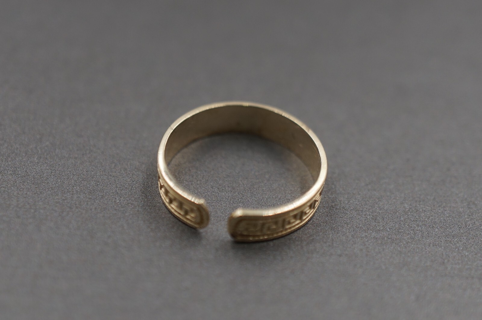 10K Solid Yellow Gold 3.6MM Greek Key Toe Ring.