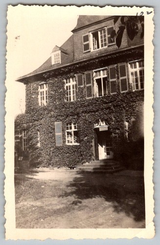 Vtg B&W Snapshot Large Ivy Covered House Manor Building Architecture 1950s