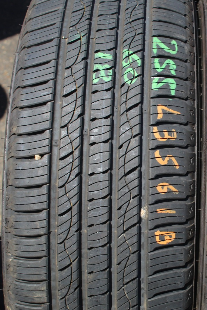 New 255 60 18 Kumho, Crugen Premium, M+S, 108H, x1 Tyre (F1_tyres) L3561