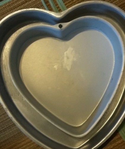 Wilton Wedding Heart Shaped 3pc Cake Pan Bakeware Set #2105-0607