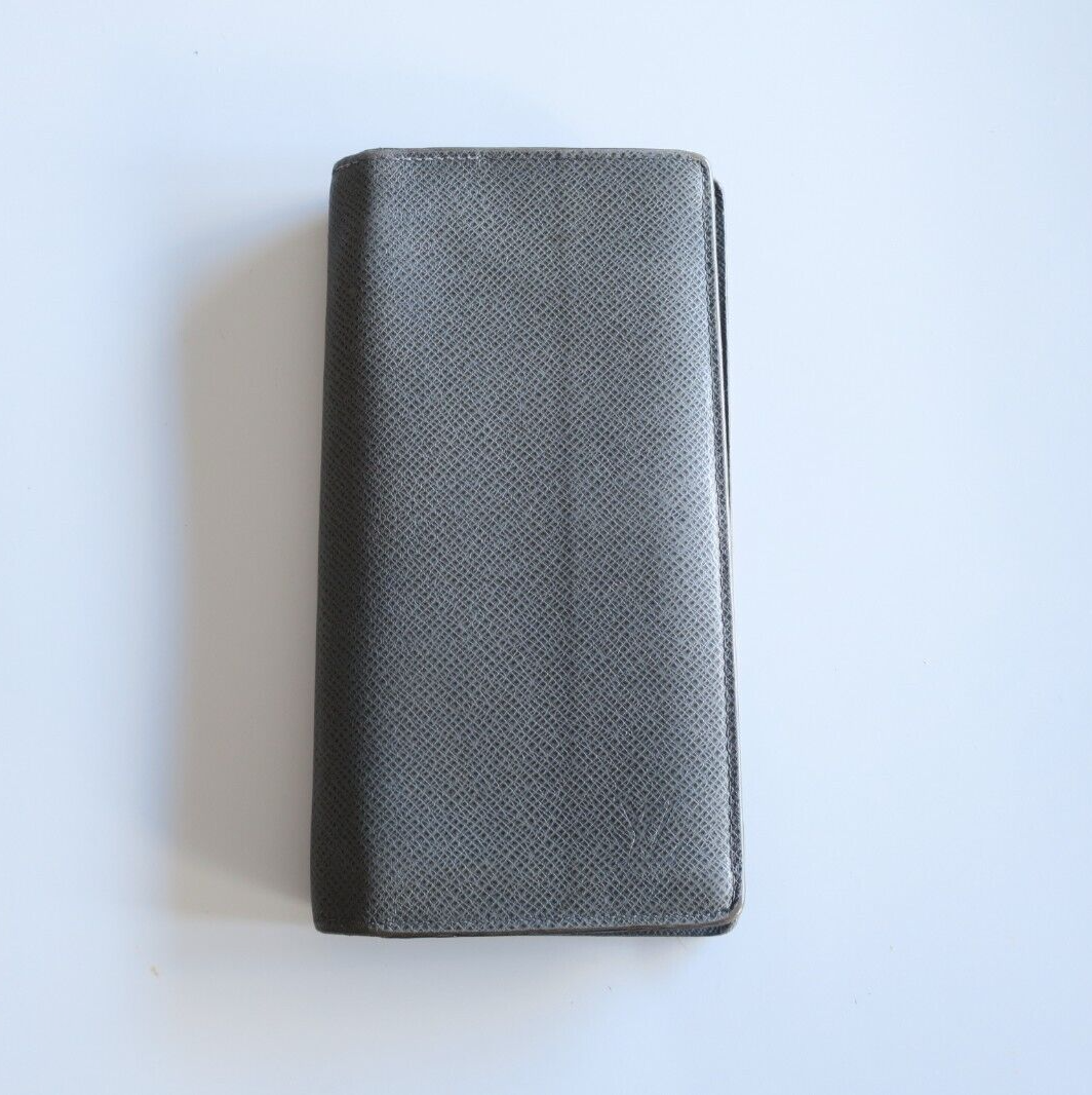 Authentic LOUIS VUITTON Taiga Portefeuille Brazza Long