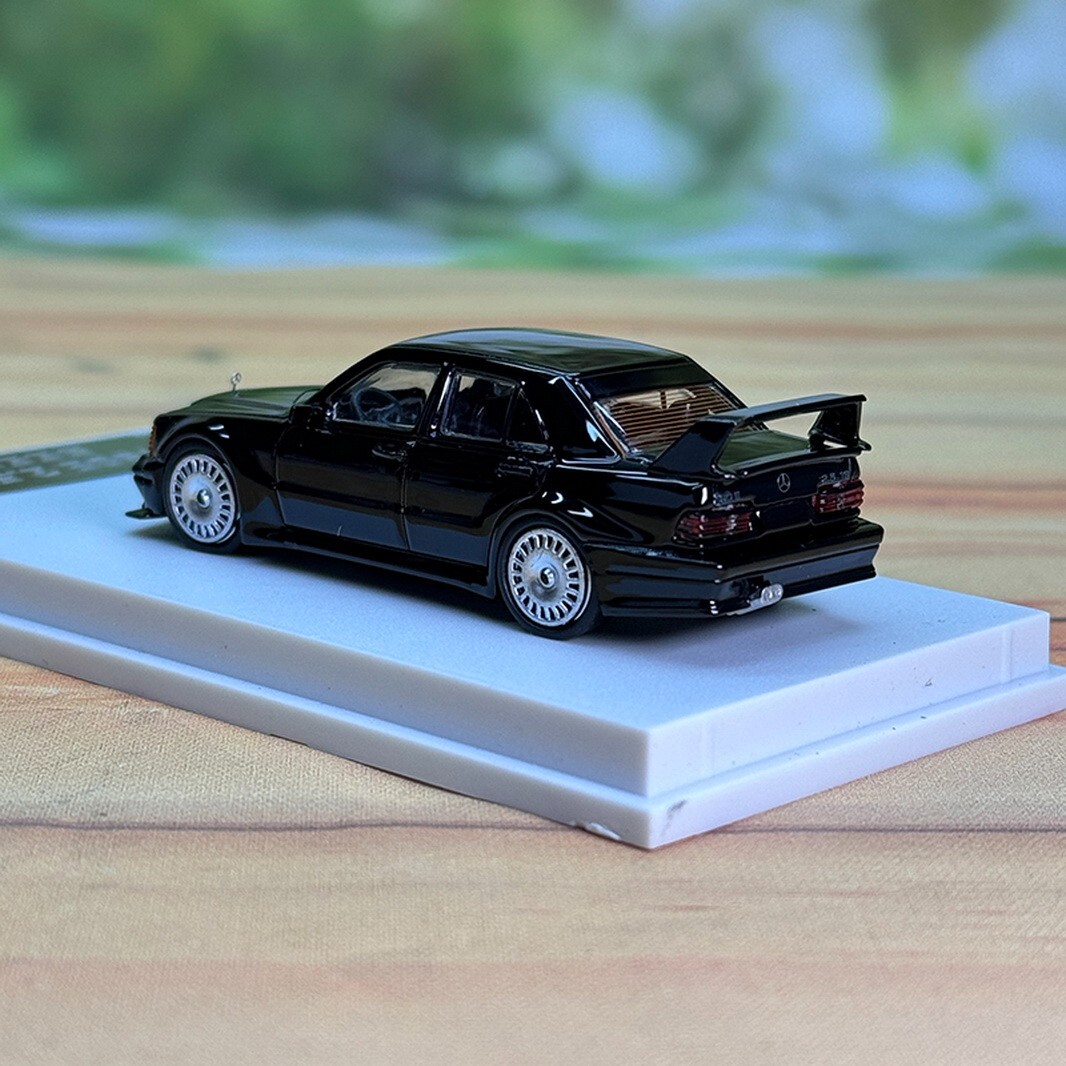 メルセデス AMG W201 190E 1/64スケール Seeker 1/64 Mercedes-Benz 190E W201 2.5-16 Black Diecast Car