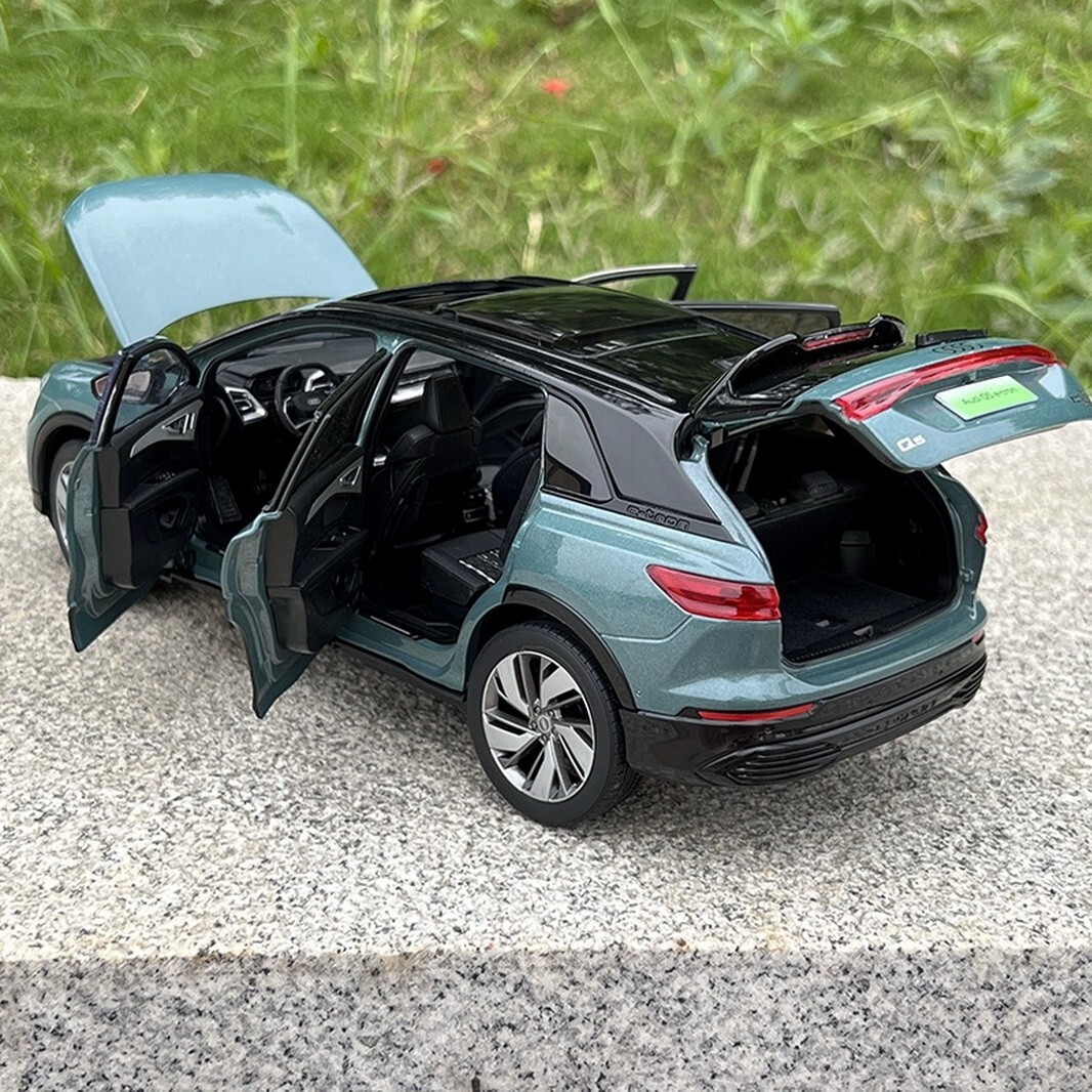 1/18 Scale Audi Q5 e-tron 2022 Green Diecast Car Model Toy