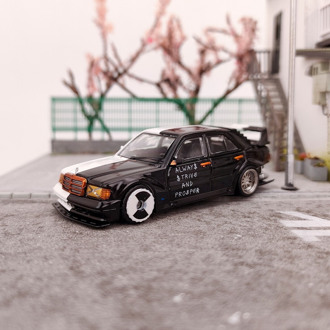 メルセデス AMG W201 190E 1/64スケール Seeker 1/64 Mercedes-Benz 190E W201 2.5-16 Black Diecast Car
