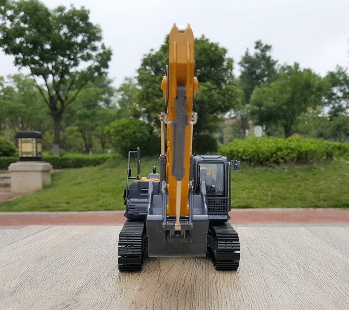 ミニカー 1/30 XCMG XE370DK 新型油圧ショベルカー 1/30 Scale XCMG XE370DK Hydraulic Excavator Diecast Model