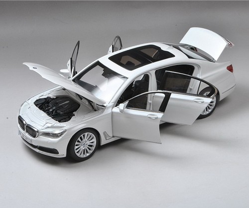 BMW 7 Series ミニカー シルバー 新品 DCM 1/64 BMW 7シリーズ 7-Series (E38) 740iL Silver