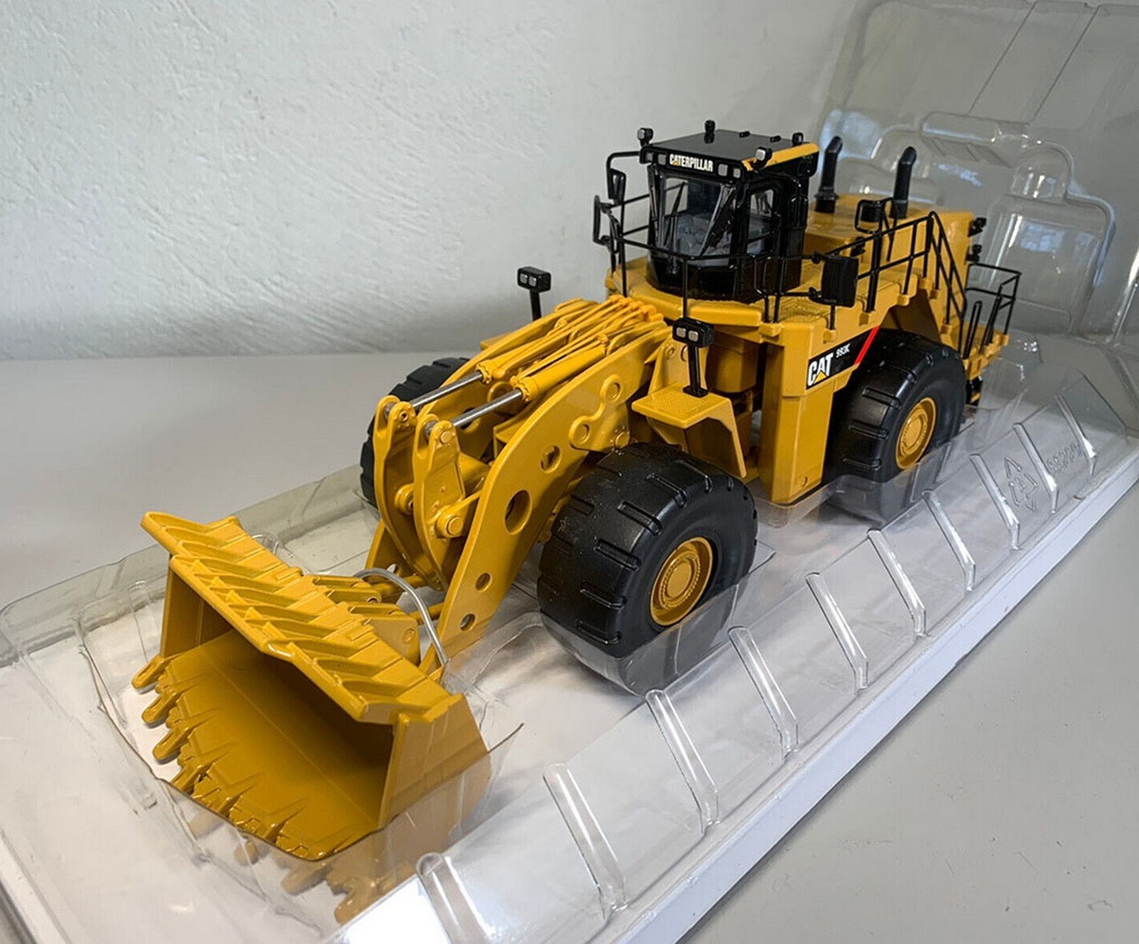 Norscot 1/50 Scale CAT 993K Wheel Loader Diecast Model Toy Norscot 1/50 Scale CAT 993K Wheel Loader Diecast Model Toy