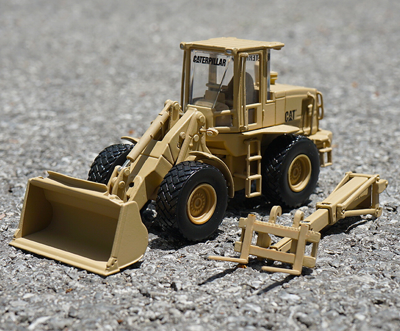 ミニカー CAT MILITARY 924H VERSALINK WHEEL LOADER 1/50 CAT Military 924H Versalink Wheel Loader 55250
