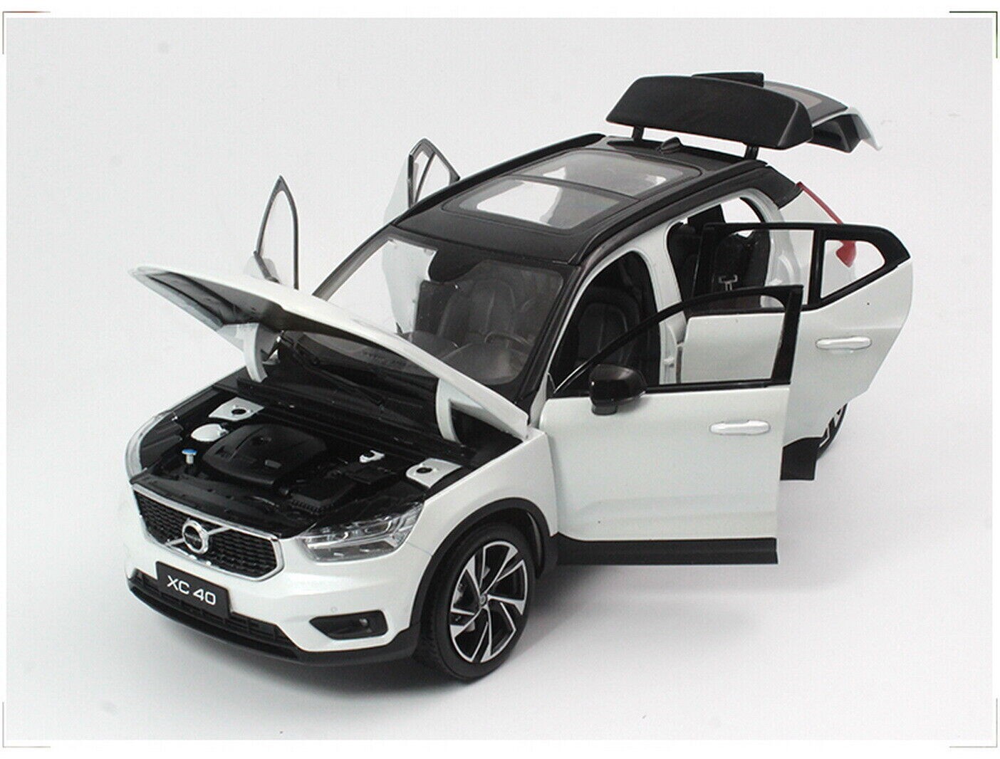 Volvo - 【非売品】VOLVO XC40 ミニカー ホワイト　ディーラー専用　新品未開封 非売品】VOLVO XC40 ミニカー ホワイト ディーラー専用 新品未