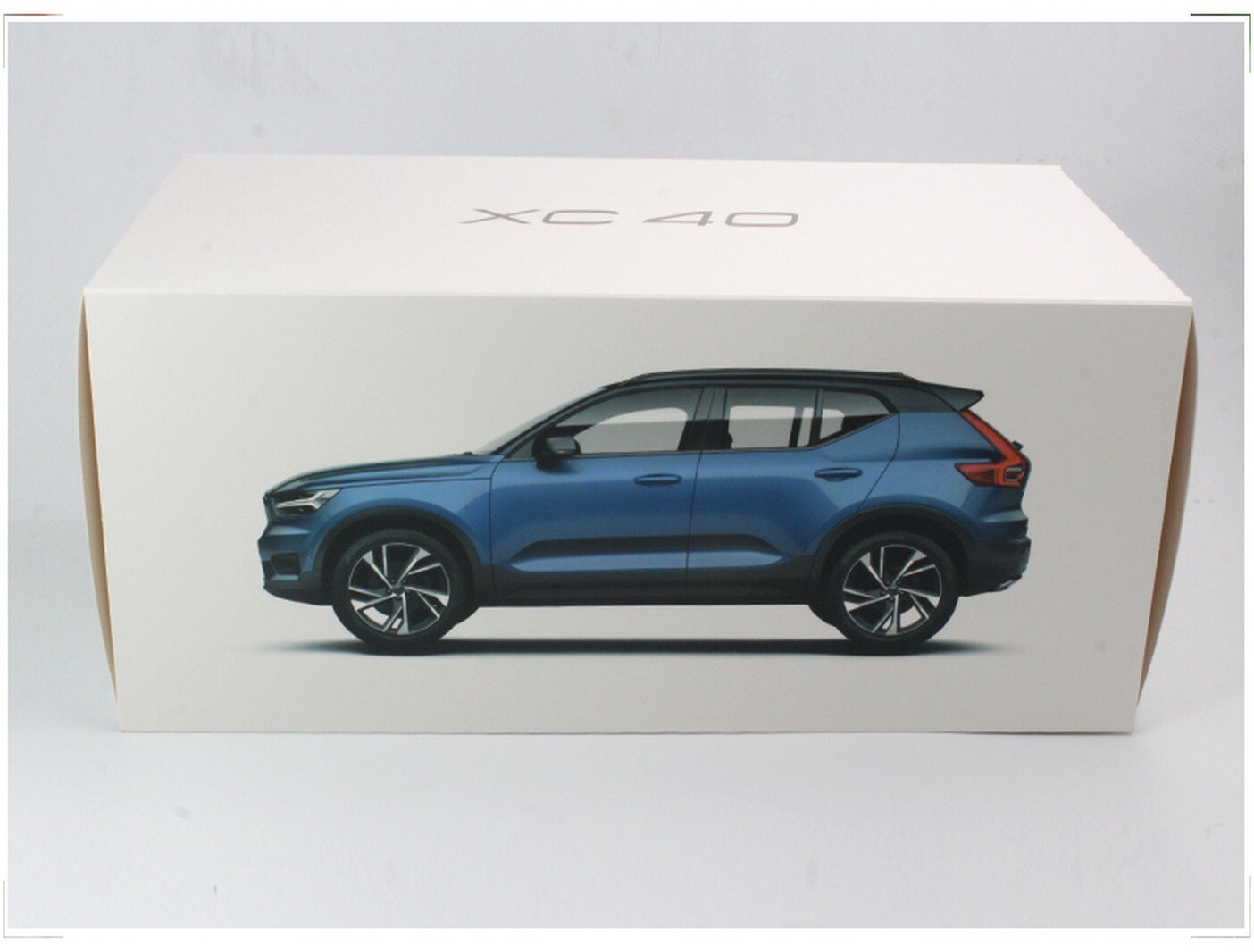 Volvo XC40 ミニカー 1/18 ブルー Amazon.com: HAYCHE Resin Car Vehicle Model 1 18 Fit for