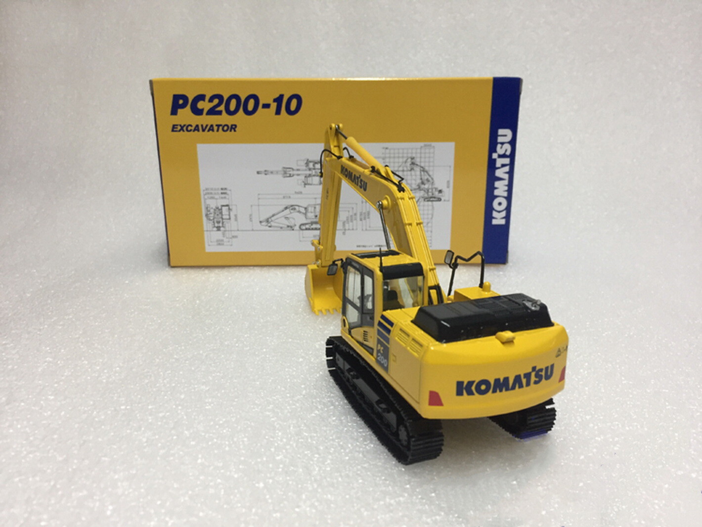 1/50 Scale KOMATSU PC200-10 Excavator Metal Tracks Diecast