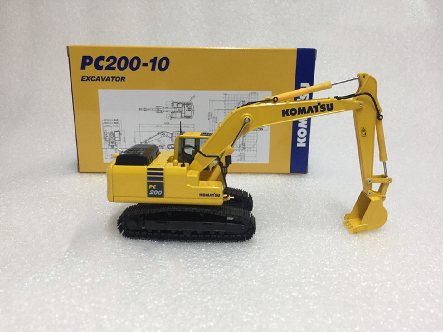 1/50 Scale KOMATSU PC200-10 Excavator Metal Tracks Diecast