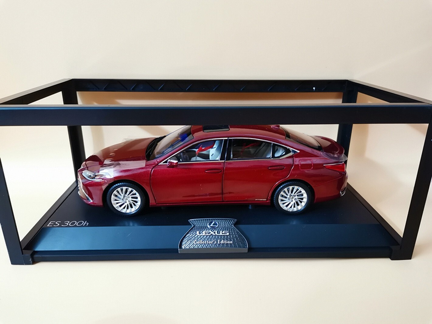 ミニカー 1/18 レクサス ES300H 2019 レッド 1/18 Scale LEXUS ES 300H Red Diecast Car Model Collection