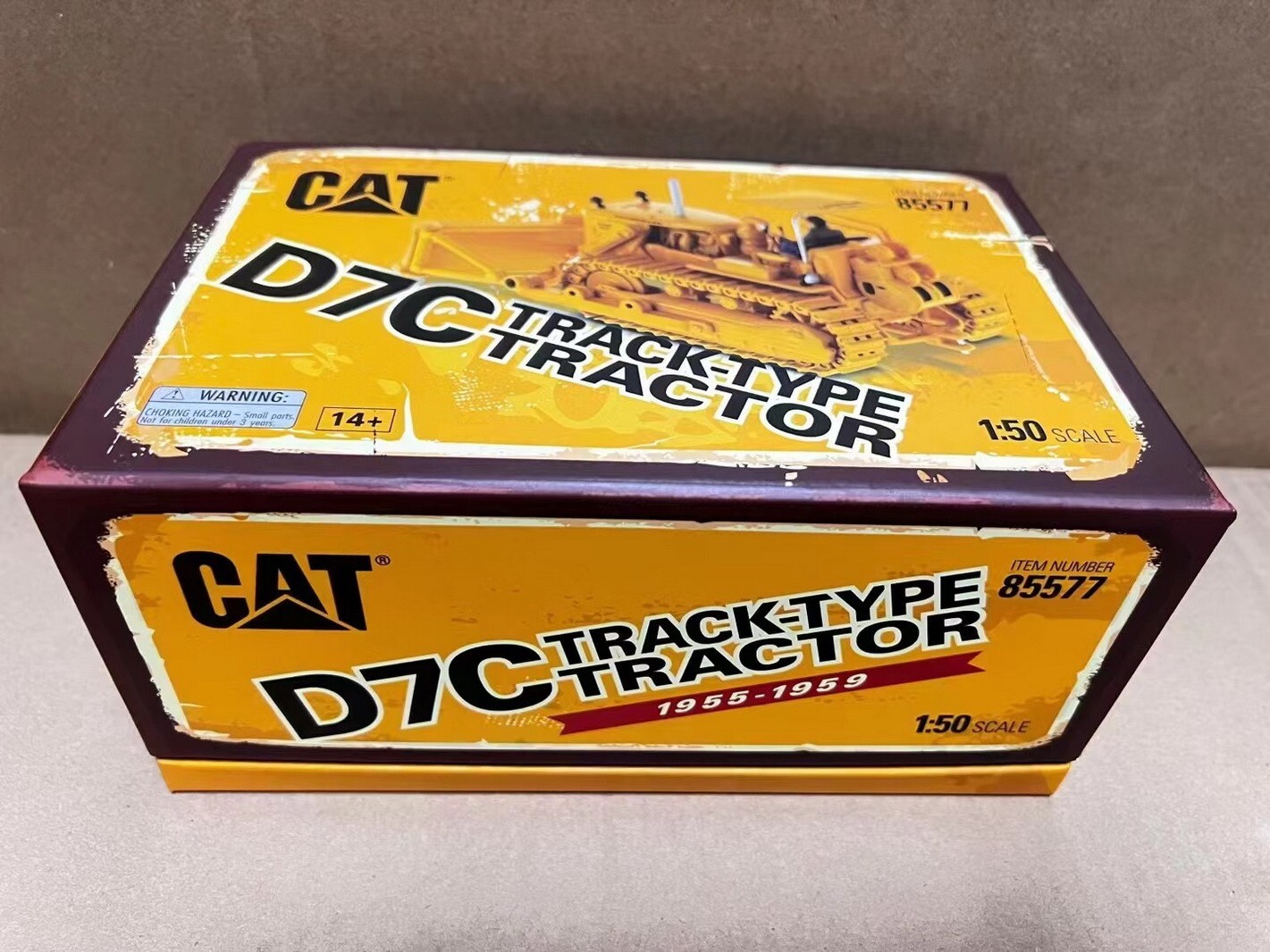 模型製作用品 CAT D7C TRACK-TYPE TRACTOR 85577 1:50 1:50 Cat®D7C Track Type Tractor — Diecast Masters America