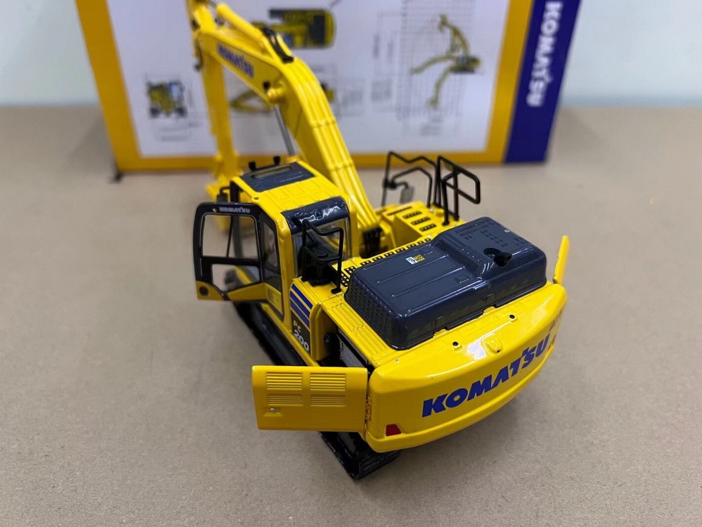 1/43 Scale KOMATSU PC200-11MO Hydraulic Excavator Diecast