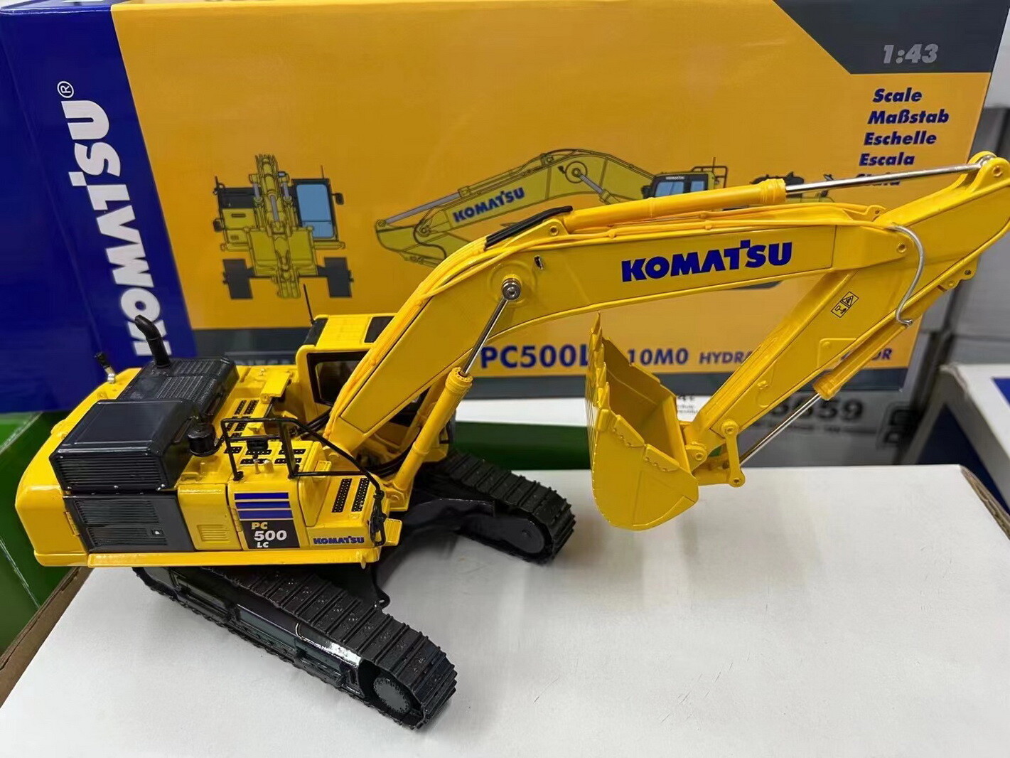 建機 1/43 コマツ KOMATSU PC500LC-10MO カスタム Amazon.co.jp: 建機 1/43 コマツ PC500LC-10MO カスタム : Toys