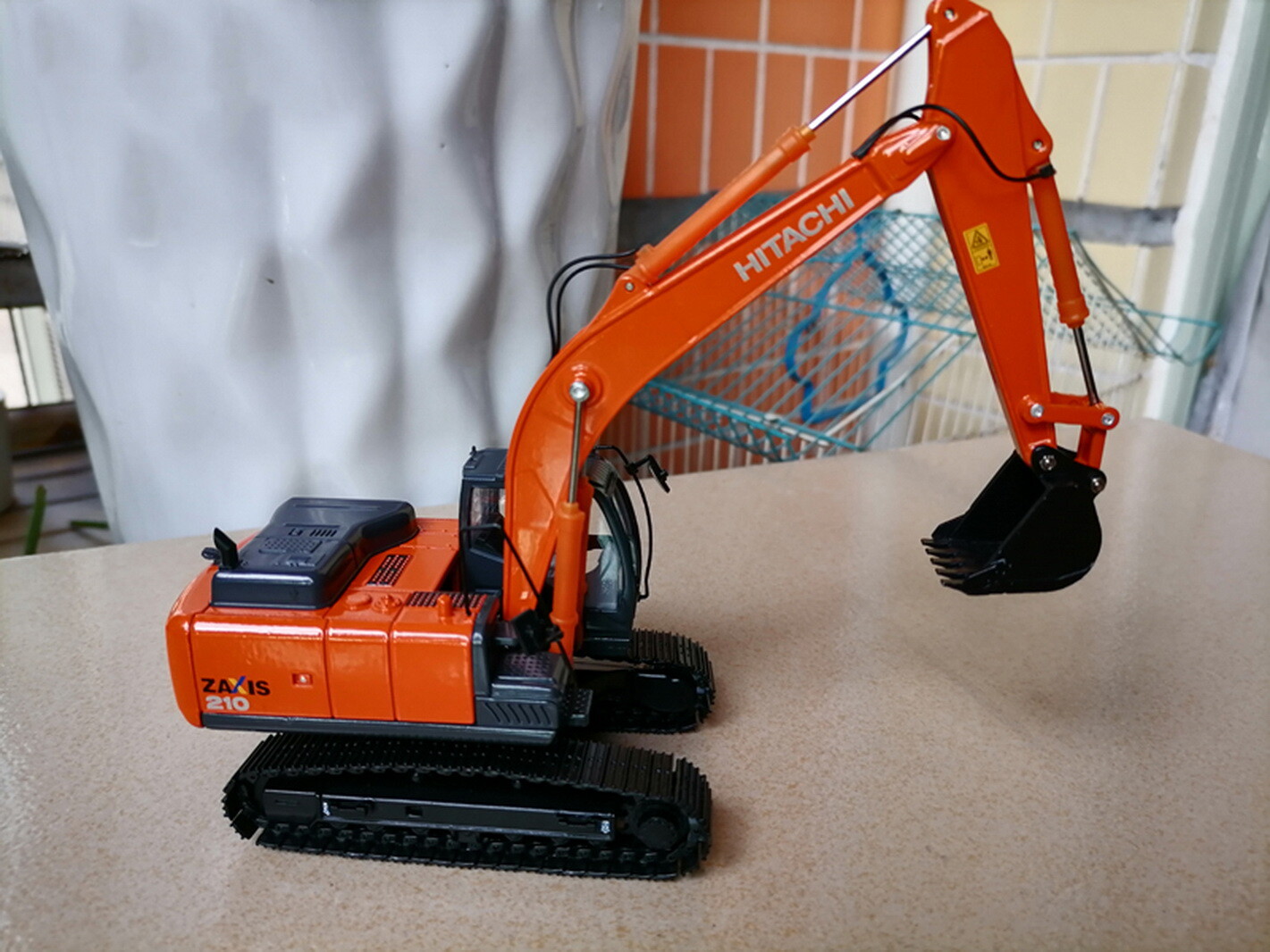 日立 1/50 HITACHI ZAXIS ZX210-5 オレンジ