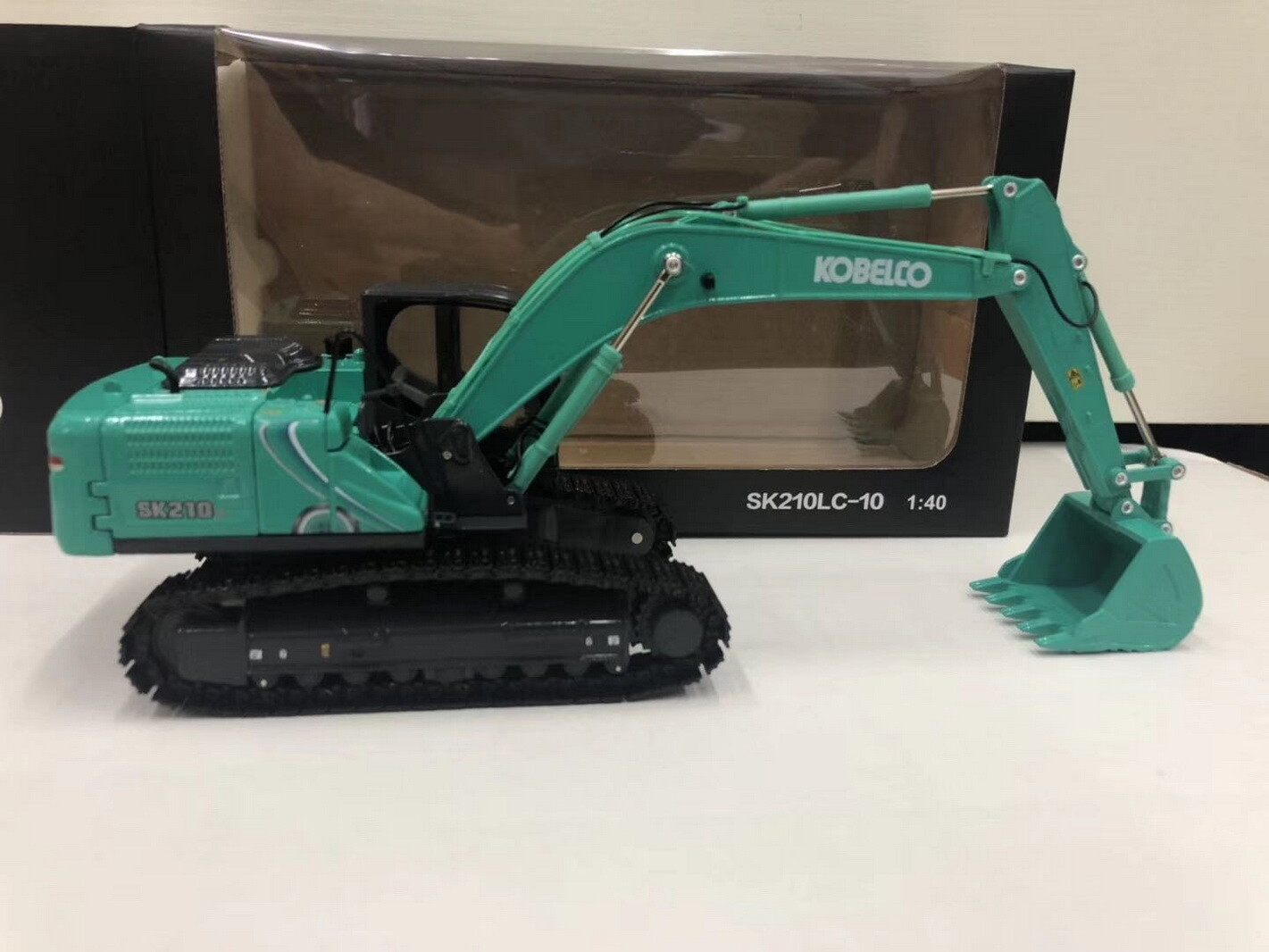 KOBELCO SK210LC 1/50スケールミニチュア SK210LC-11 Scale Model – Kobelco Fanshop