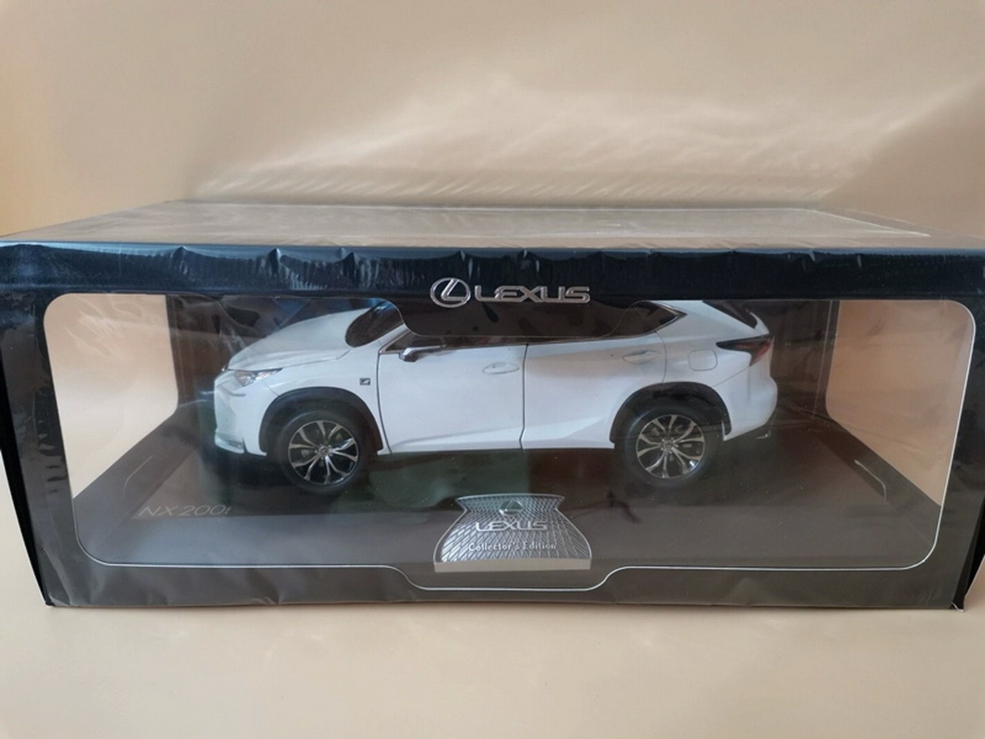 限定版1/18 レクサス NX 200t 模型　ミニカー　完成品　展示台付き　白 41ZouQHnZuL._UF350,350_QL50_.jpg