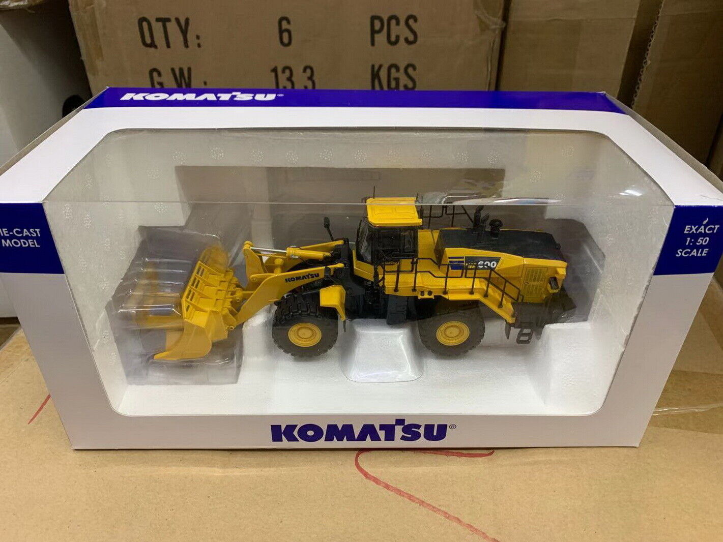 Universal Hobbies 1/50 Komatsu WA600-8 Stone Handler DieCast Universal Hobbies 1/50 Komatsu WA600-8 Stone Handler DieCast
