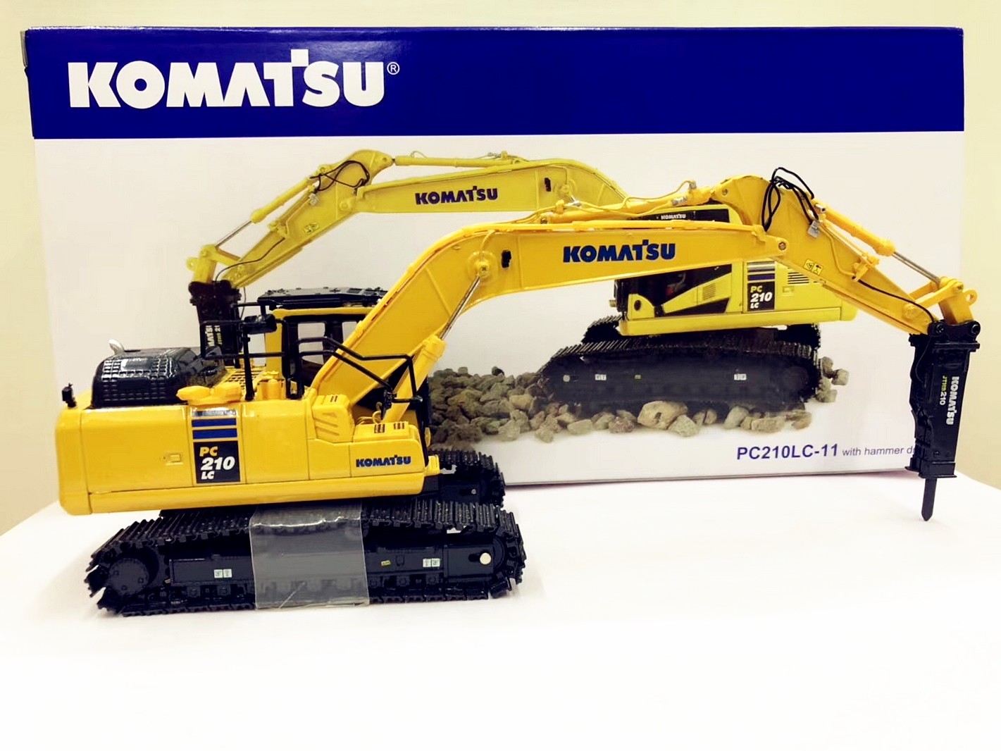 UH Universal Hobbies 1/50 Komatsu PC210LC-11 with hammer